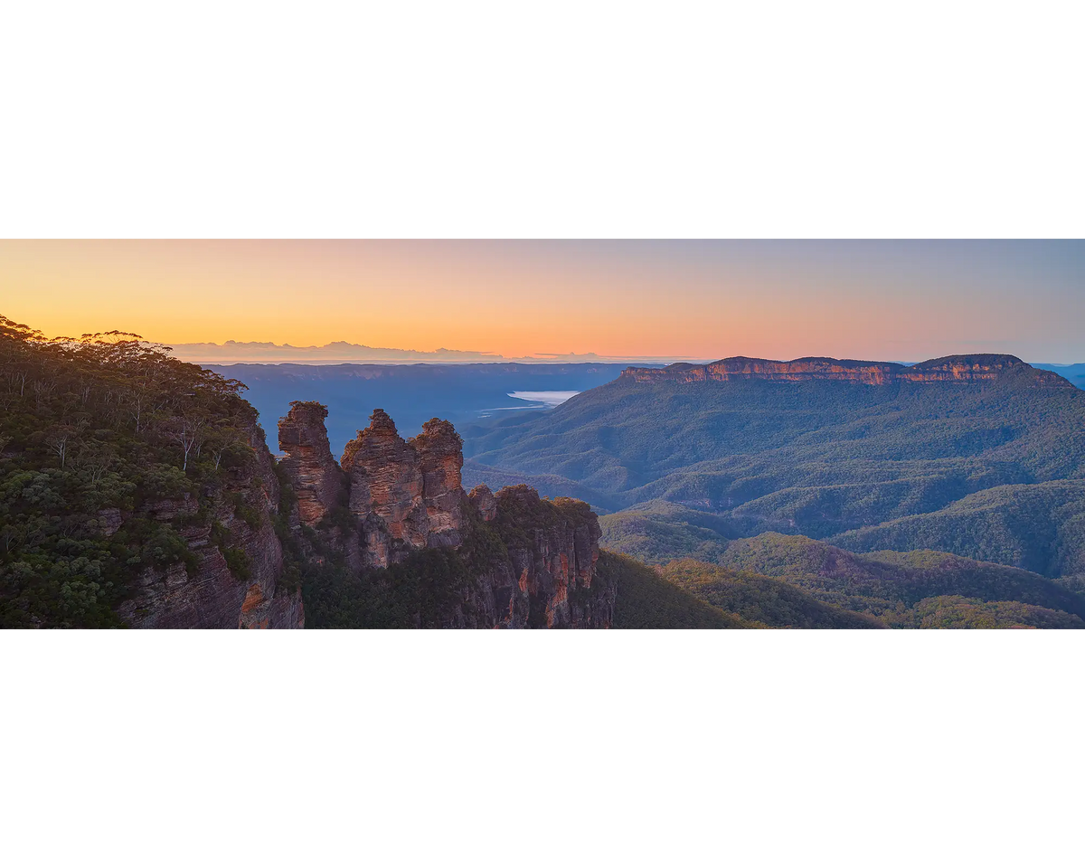 Katoomba Icons. The Three Sisters in the Blue Mountains at sunrise, New South Wales.