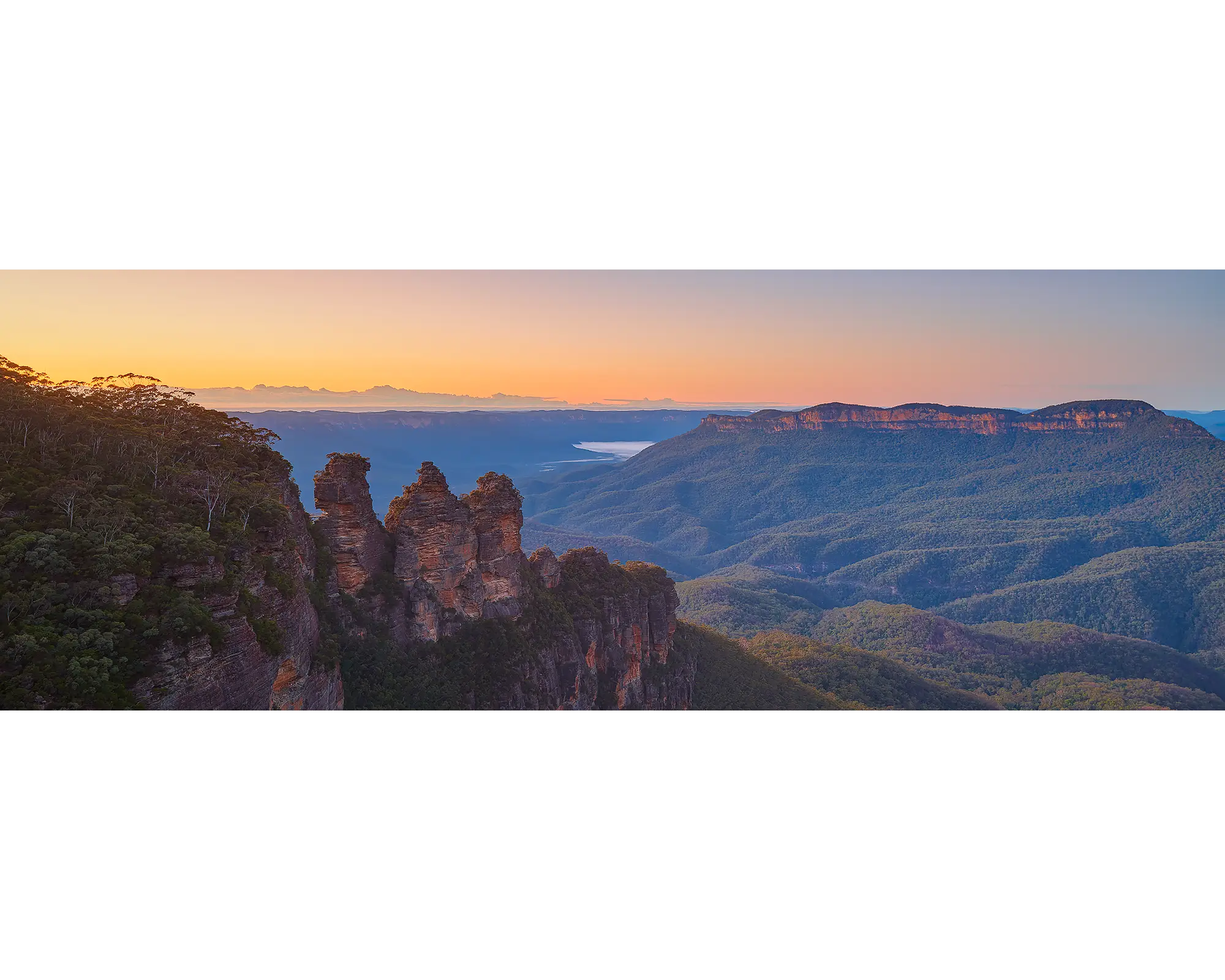 Katoomba Icons. The Three Sisters in the Blue Mountains at sunrise, New South Wales.