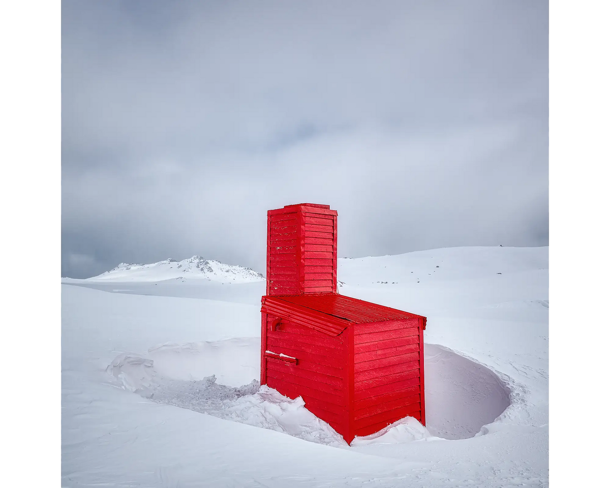 Cootapatamba Hut in snow, Kosciuszko National Park, NSW. 