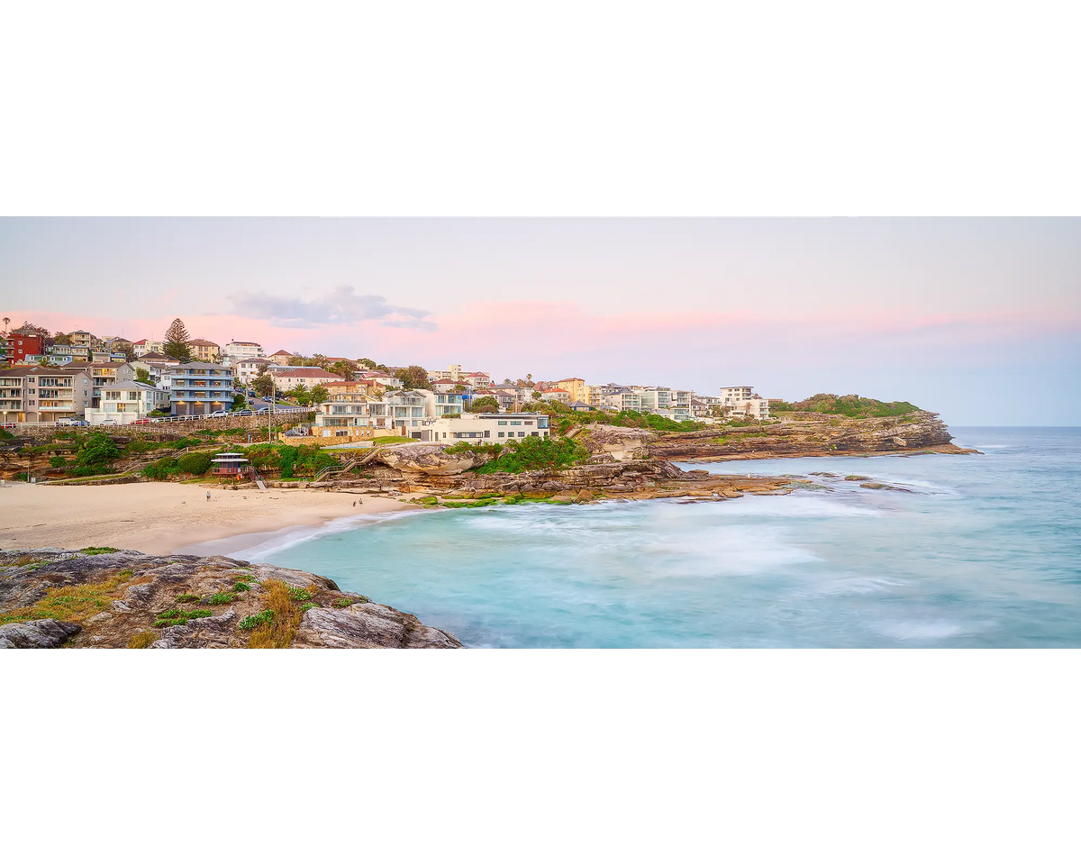 Tama Sundown. Tamarama Beach at sunset, Sydney Eastern Beaches.